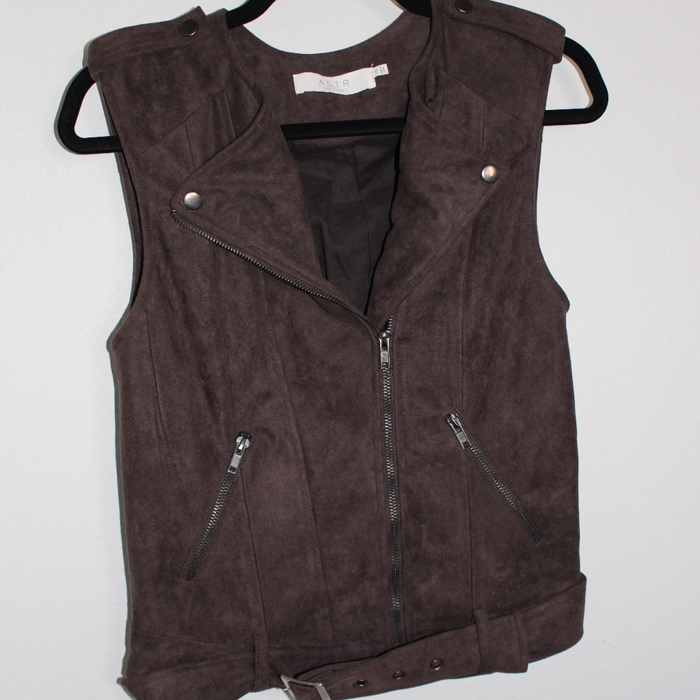 ASTR THE LABEL Suede Dark Plum Vest, size: XS